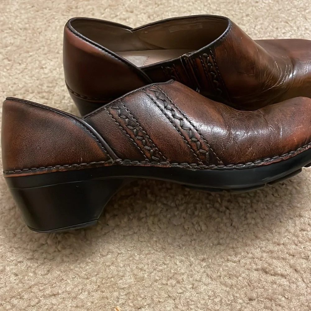 Womens Dansko Brown Leather Clogs. Size 38 - Picture 2 of 8
